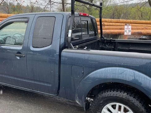 Used 2018 Nissan Frontier SV AWD/4WD image 6