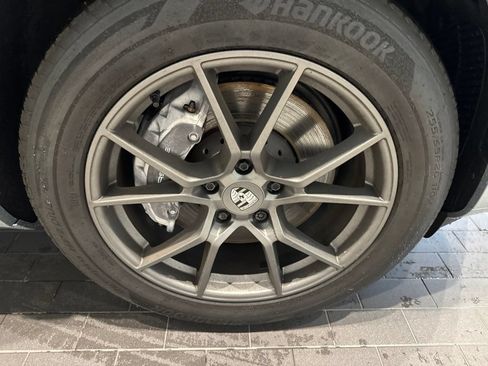Used 2025 Porsche Cayenne AWD/4WD image 13