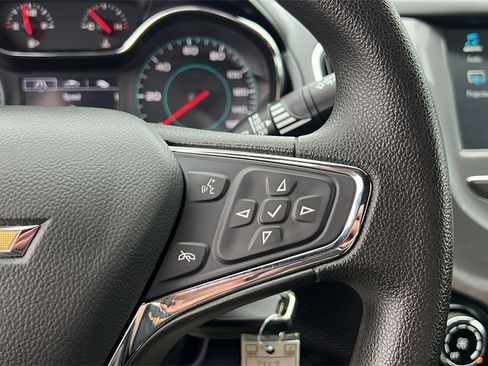 Used 2018 Chevrolet Cruze LT image 19