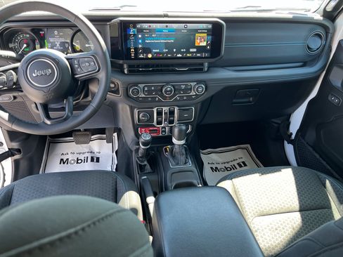 Used 2024 Jeep Wrangler Unlimited Rubicon 4xe w/ Technology Group AWD/4WD image 18