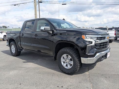 Used 2025 Chevrolet Silverado 1500 LT image 1