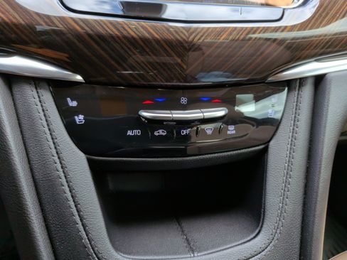 Used 2023 Cadillac XT6 Premium Luxury w/ Platinum Package FWD image 19