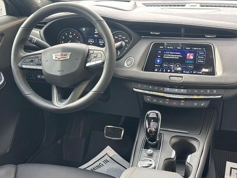 Certified 2022 Cadillac XT4 Sport image 10