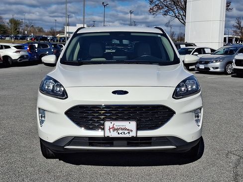 Used 2020 Ford Escape Titanium image 2