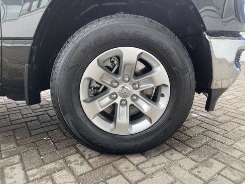 Used 2024 RAM 1500 Laramie image 14