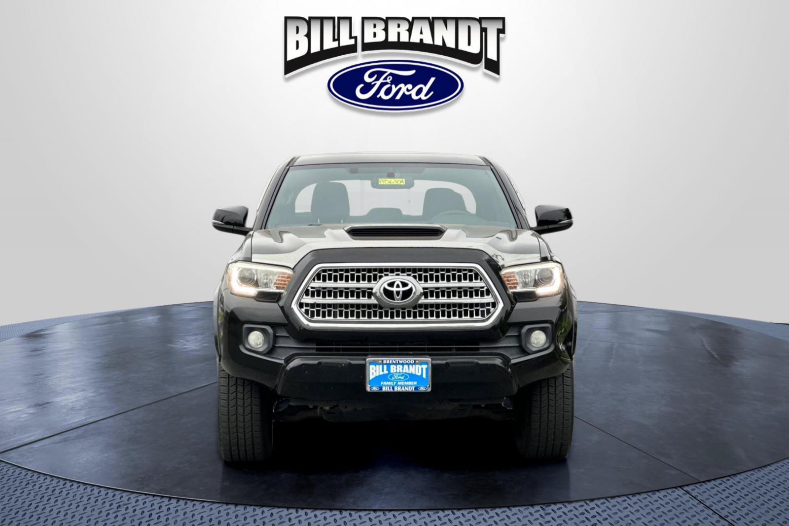 Used 2016 Toyota Tacoma TRD Sport AWD/4WD image 8