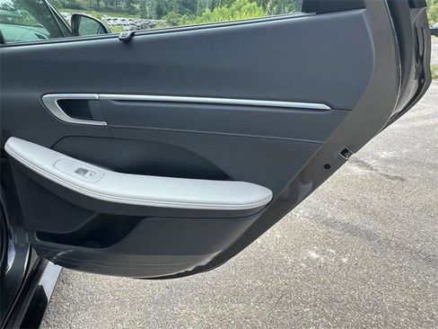 New 2025 Hyundai Sonata Limited image 16