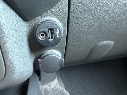 Used 2017 Nissan Frontier SV image 30