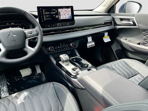 New 2025 Mitsubishi Outlander SEL image 25
