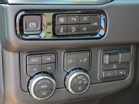 New 2026 GMC Yukon Denali w/ Denali Reserve Package AWD/4WD image 19