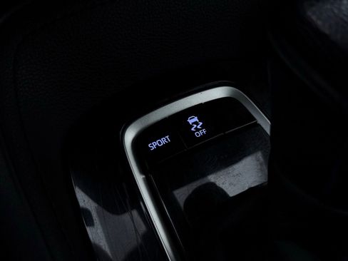 Used 2020 Toyota Corolla SE image 29