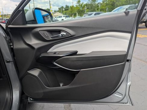 Used 2024 Chevrolet Trax LT w/ Driver Confidence Package FWD image 13