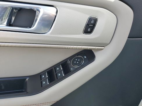 New 2026 Ford Explorer Active RWD image 14