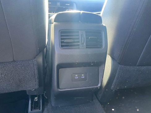 Used 2025 Nissan Rogue SV image 25