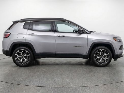 Used 2025 Jeep Compass Limited AWD/4WD image 11