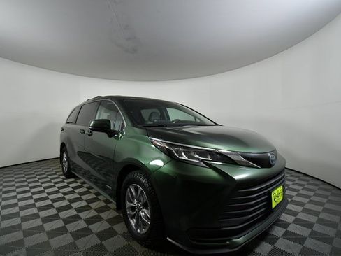 Used 2021 Toyota Sienna LE image 8