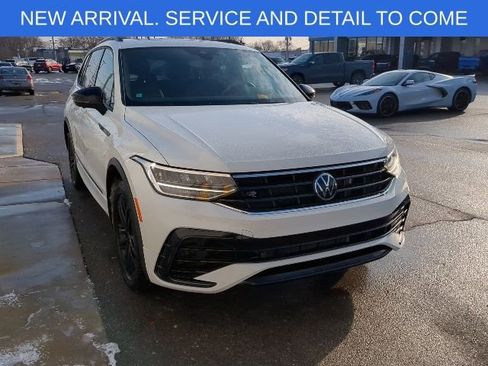 Used 2022 Volkswagen Tiguan SE R-Line image 9