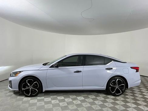 Used 2025 Nissan Altima 2.5 SR FWD image 8