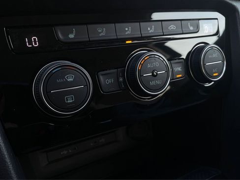 New 2024 Volkswagen Taos SE image 24