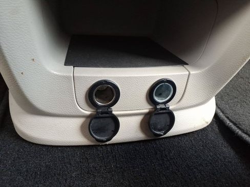 Used 2018 Dodge Grand Caravan SE w/ UConnect Hands-Free Group FWD image 12