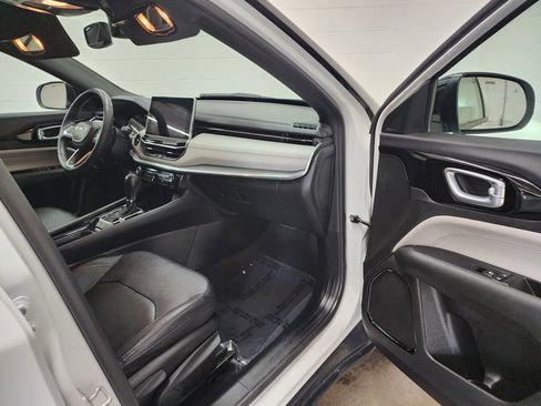 Used 2023 Jeep Compass Limited AWD/4WD image 31