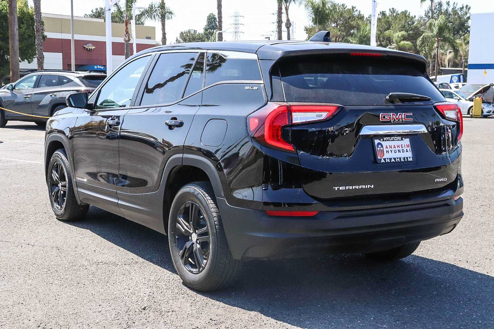 Used 2024 GMC Terrain SLE AWD/4WD image 9