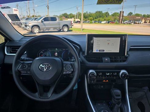 Used 2025 Toyota RAV4 LE AWD/4WD image 11