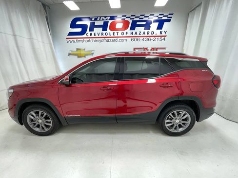 Used 2024 GMC Terrain SLT AWD/4WD image 10