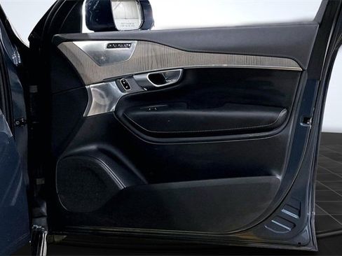 Certified 2024 Volvo XC90 B6 Ultimate w/ Lounge Package image 25