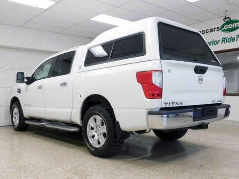 Used 2017 Nissan Titan SV image 6