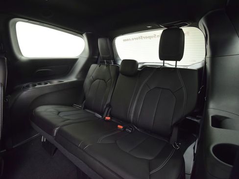 New 2026 Chrysler Pacifica Select AWD/4WD image 35