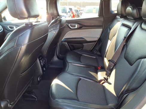 Used 2024 Jeep Compass Latitude image 25