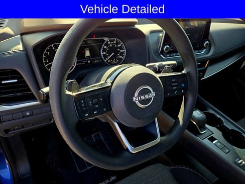 Used 2022 Nissan Rogue SV image 10