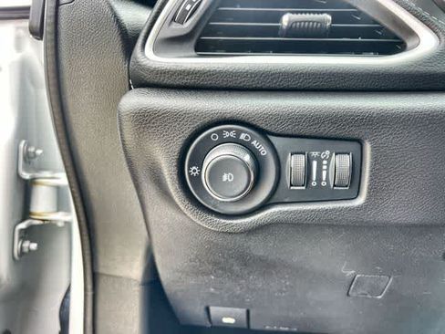 Used 2023 Chrysler Pacifica Touring-L w/ S Appearance Package FWD image 29