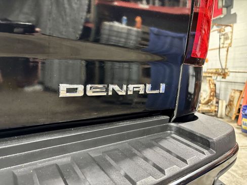 Used 2017 GMC Sierra 2500 Denali w/ Duramax Plus Package AWD/4WD image 21