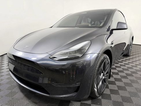 Used 2024 Tesla Model Y Long Range AWD/4WD image 3