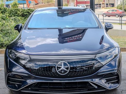 Used 2023 Mercedes-Benz EQS 580 4MATIC Sedan image 2