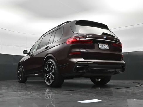 Used 2021 BMW X7 xDrive40i w/ M Sport Package AWD/4WD image 32