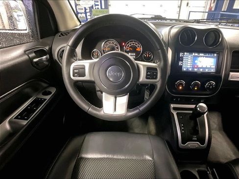 Used 2017 Jeep Compass Latitude AWD/4WD image 16