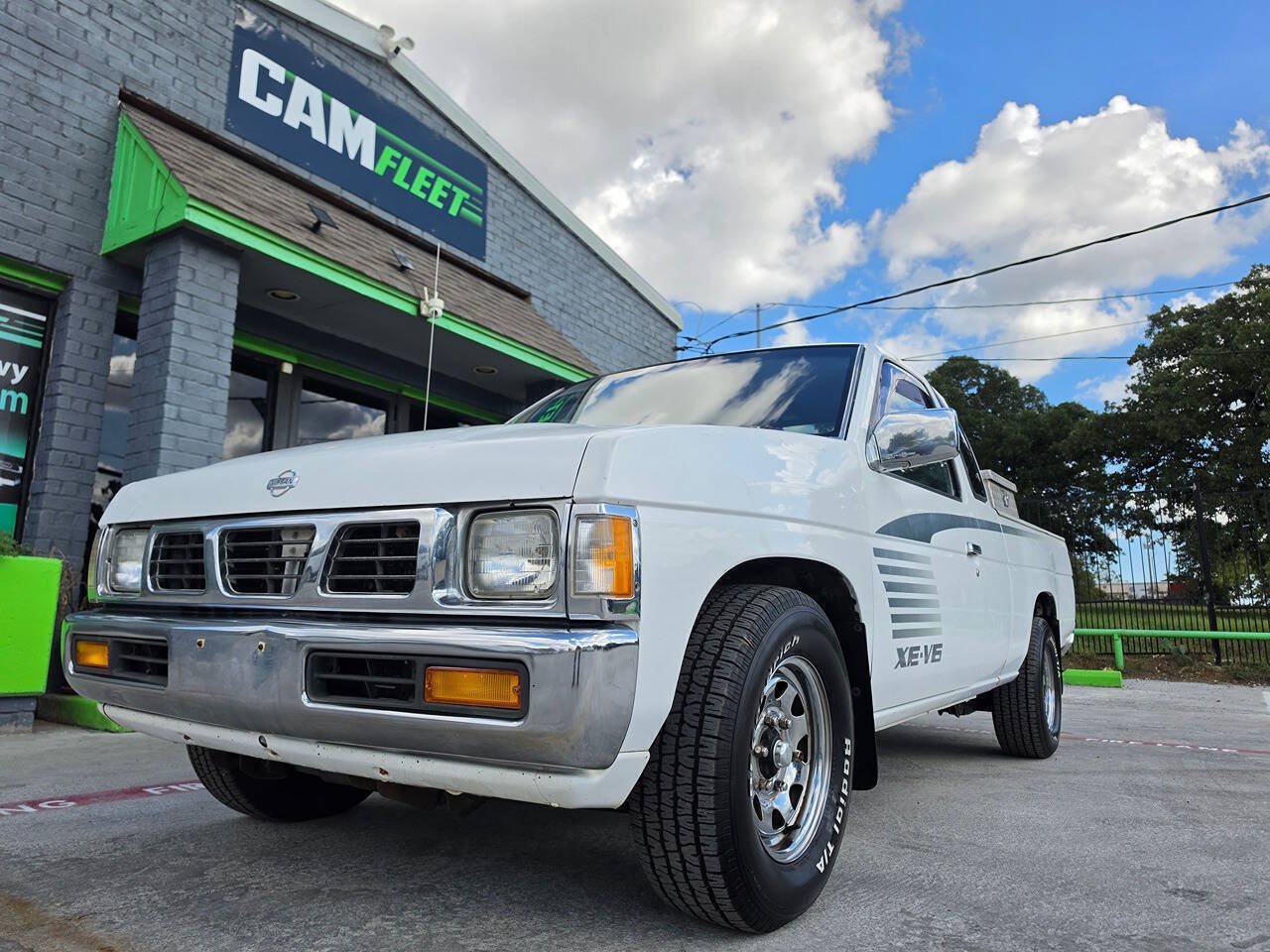 Used 1995 Nissan Pickup XE RWD image 2