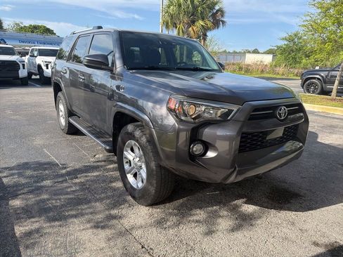 Used 2020 Toyota 4Runner SR5 image 4