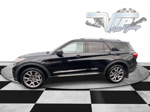 Used 2025 Ford Explorer Platinum w/ Ultimate Package AWD/4WD image 9