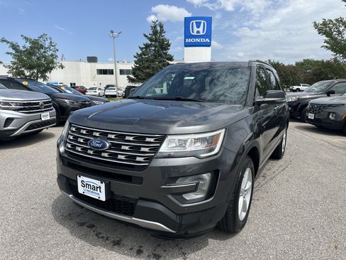 Used 2017 Ford Explorer XLT w/ Equipment Group 202A AWD/4WD image 1