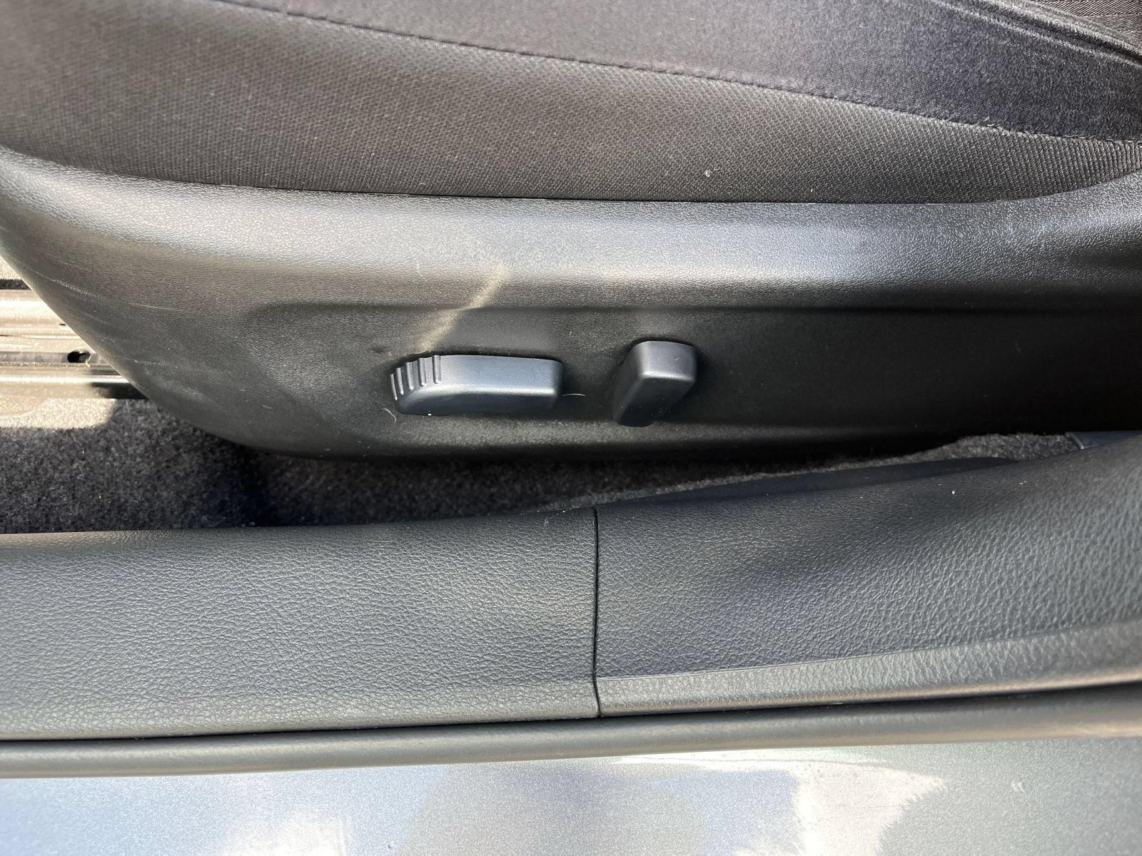 Used 2025 Nissan Altima 2.5 SV FWD image 21