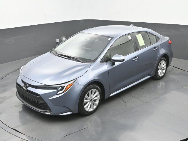 Used 2026 Toyota Corolla LE w/ LE Premium Package FWD image 29