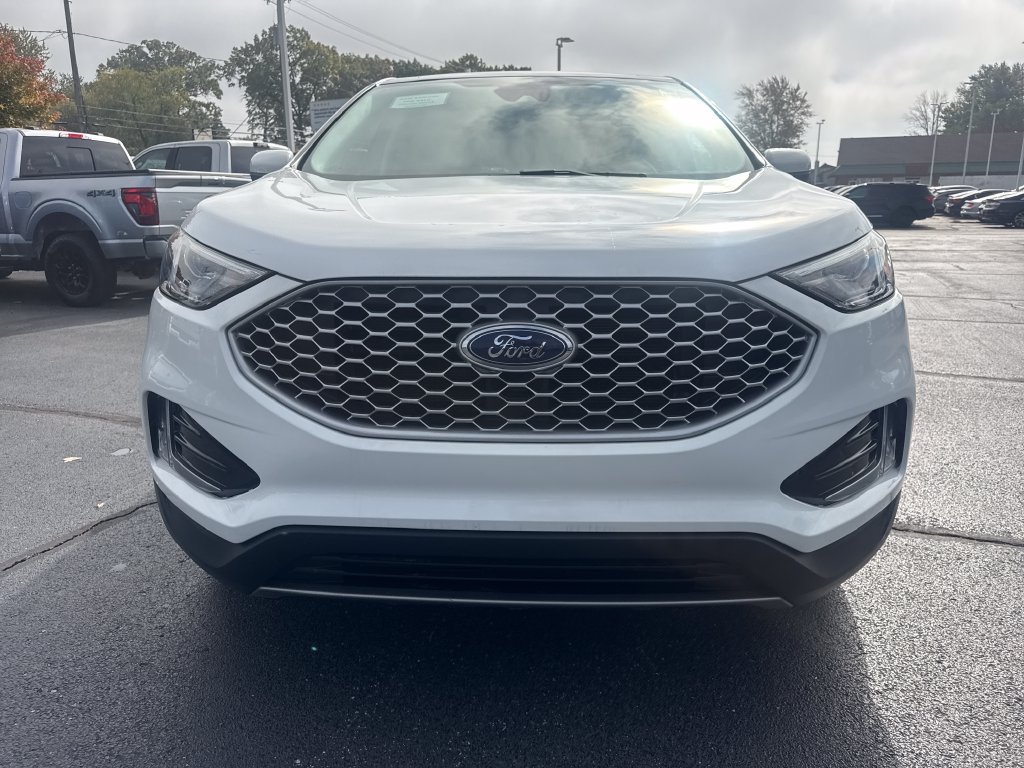 Used 2024 Ford Edge SEL w/ Convenience Package AWD/4WD image 3