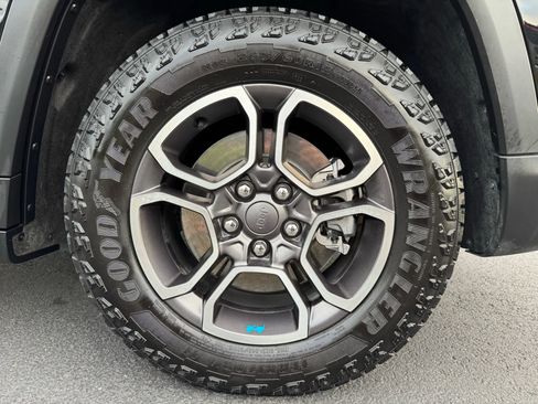 Used 2022 Jeep Grand Cherokee Trailhawk image 19