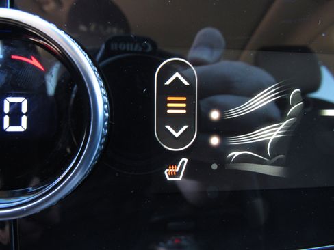 Used 2024 Genesis GV70 2.5T w/ Advanced Package image 24