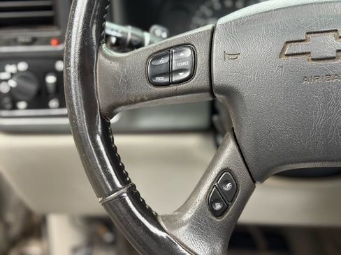 Used 2005 Chevrolet Avalanche 2500 w/ Preferred Equipment Group image 45