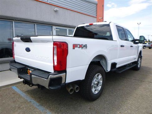 Used 2025 Ford F250 XLT w/ FX4 Off-Road Package AWD/4WD image 3
